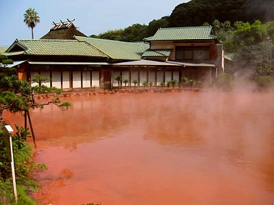 บ่อน้ำพุร้อนสีเลือด (Blood Pond Hot Spring)